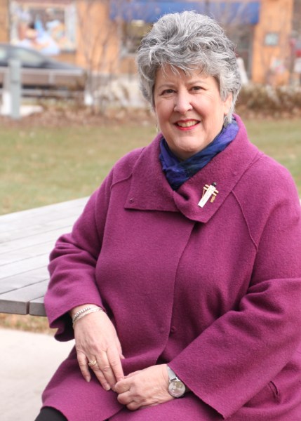 ellen watters_headshot seated